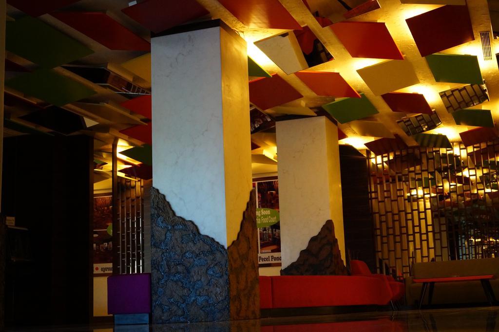 Hotel Victoria River View Banjarmasin  Exteriör bild