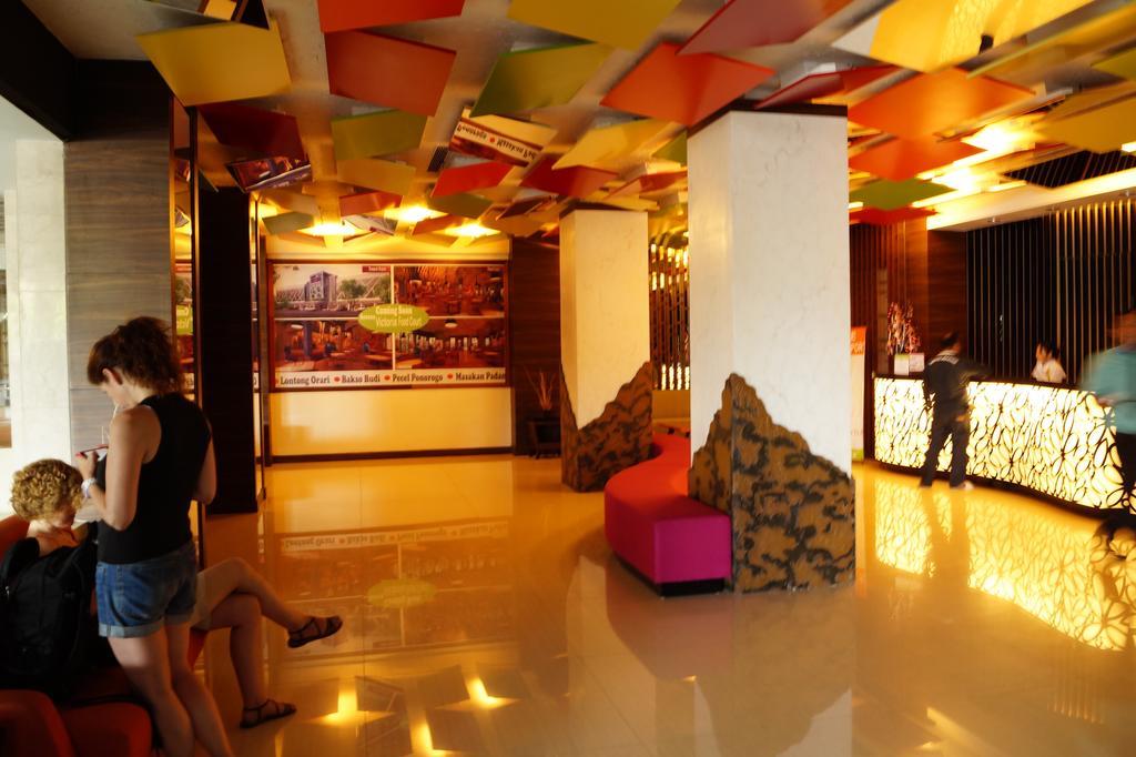 Hotel Victoria River View Banjarmasin  Exteriör bild
