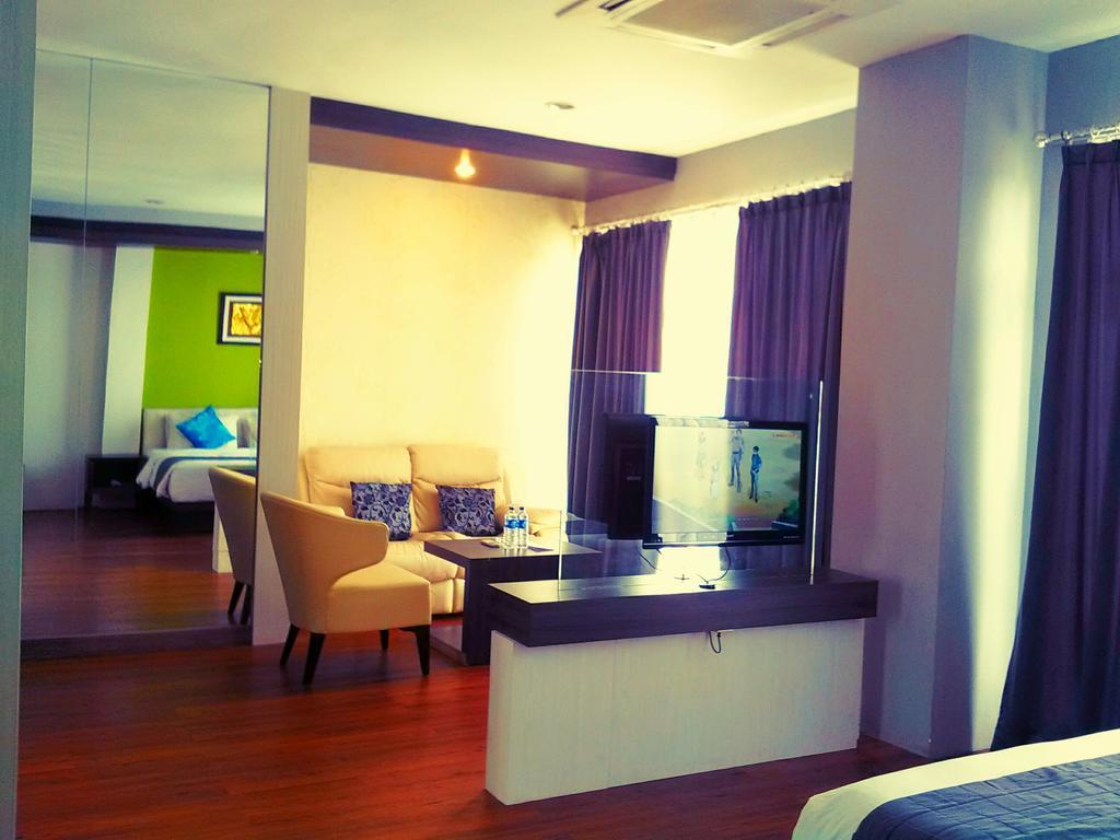 Hotel Victoria River View Banjarmasin  Exteriör bild