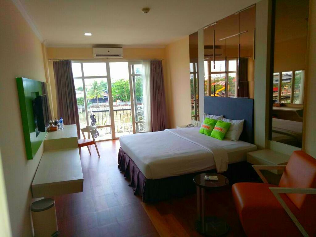 Hotel Victoria River View Banjarmasin  Exteriör bild