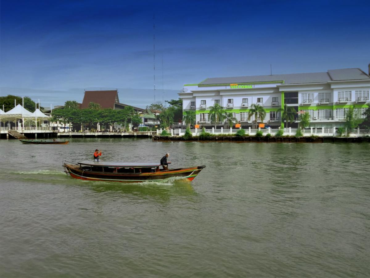Hotel Victoria River View Banjarmasin  Exteriör bild