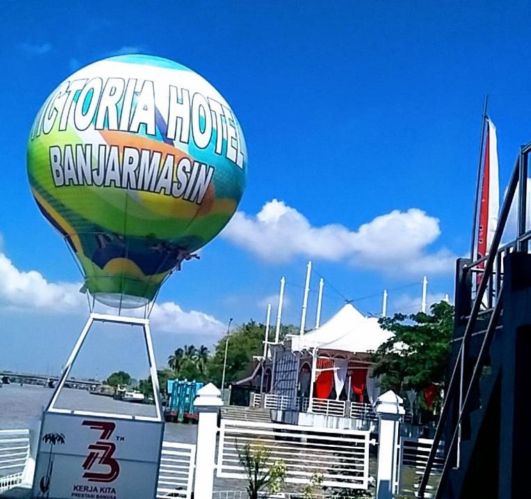 Hotel Victoria River View Banjarmasin  Exteriör bild