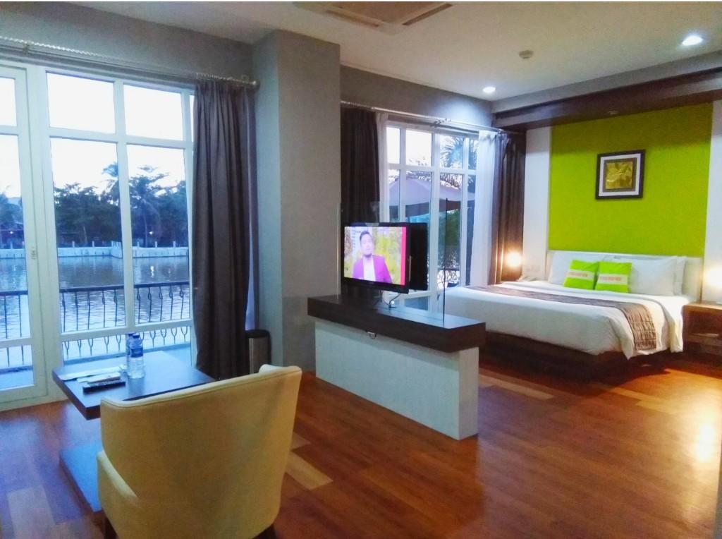 Hotel Victoria River View Banjarmasin  Exteriör bild